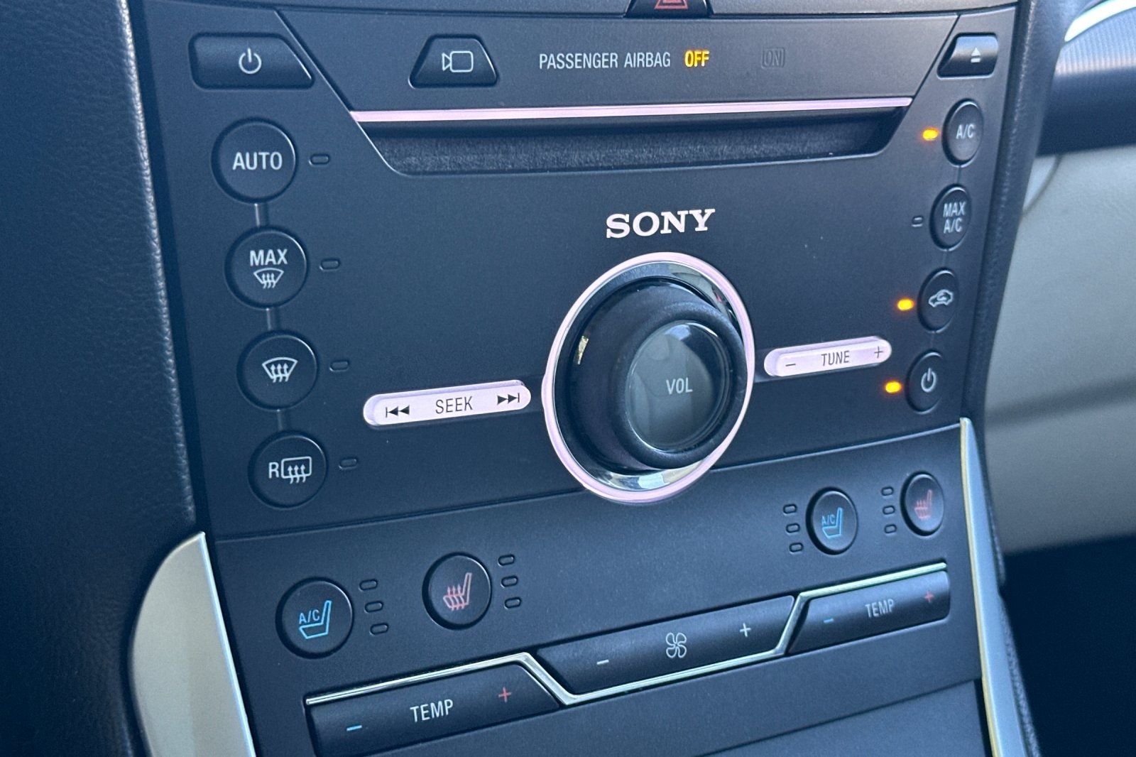 Used 2015 White Ford Titanium image 20
