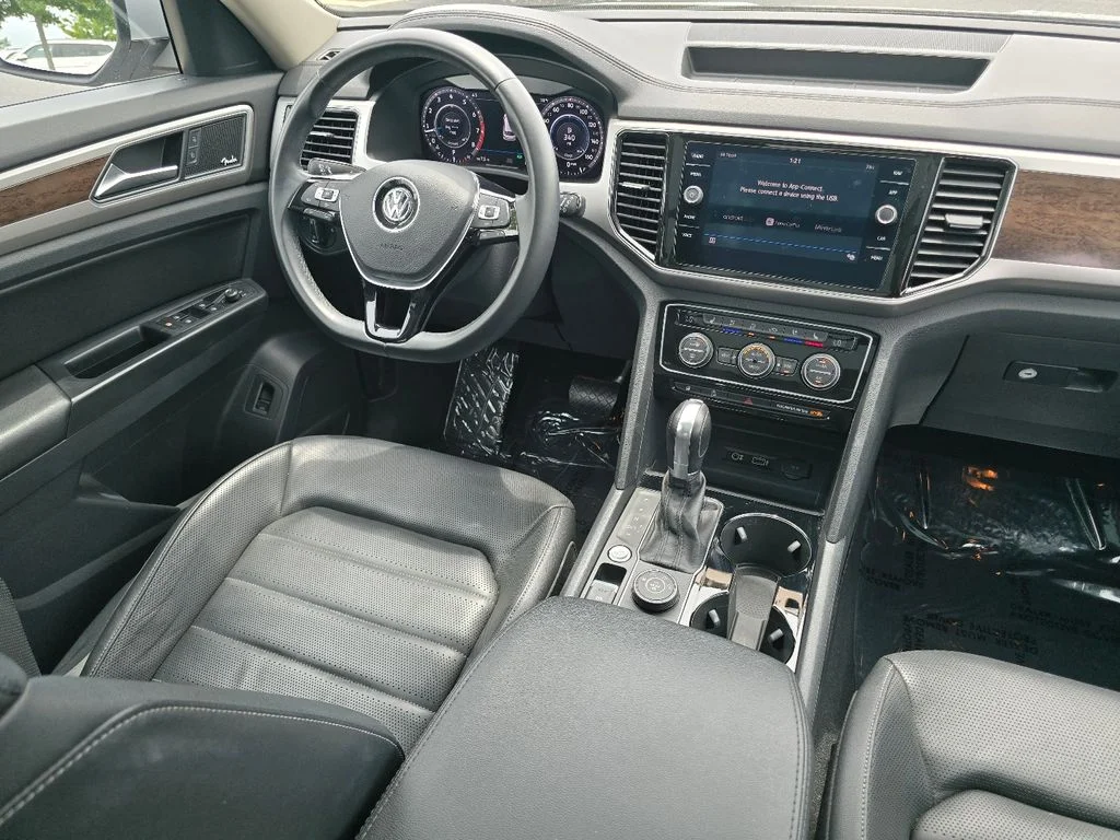 Used 2019 Silver Volkswagen SEL Premium image 31