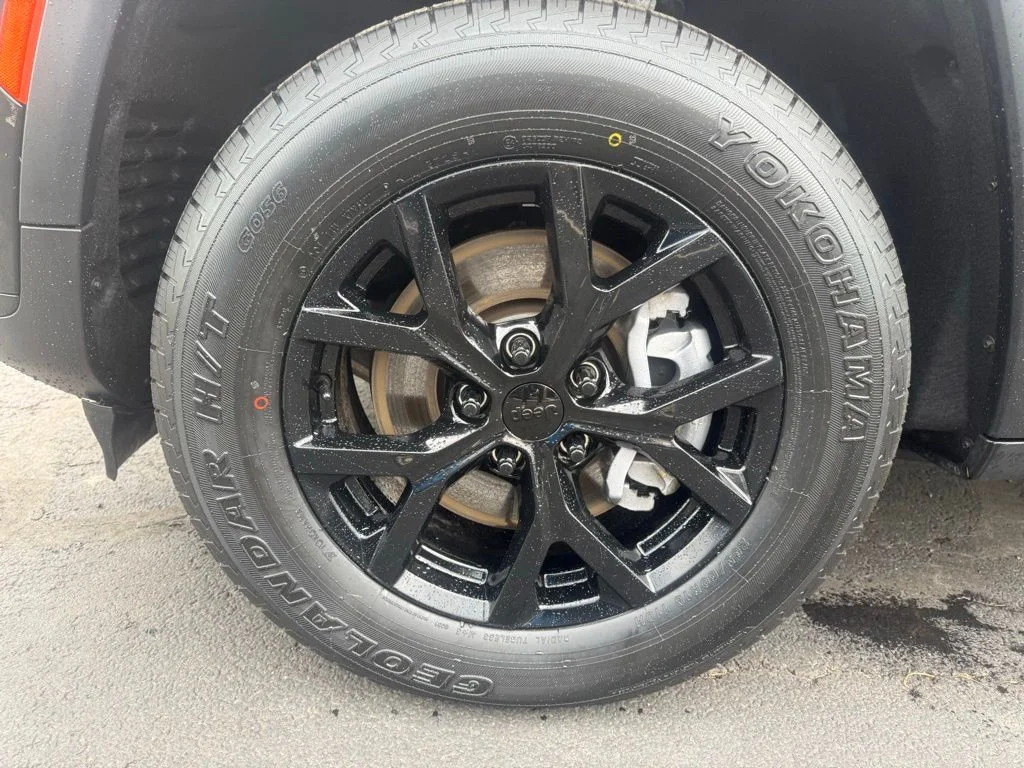 Used 2024 Black Jeep Altitude X image 9