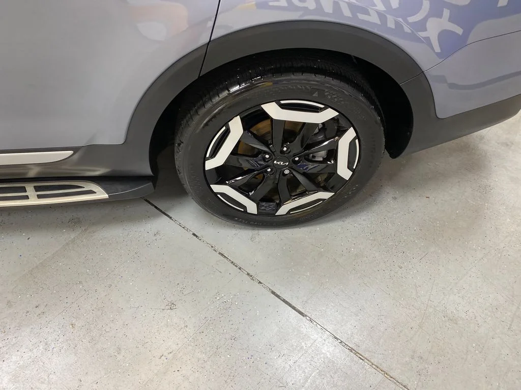 Used 2025 Silver Kia S image 12