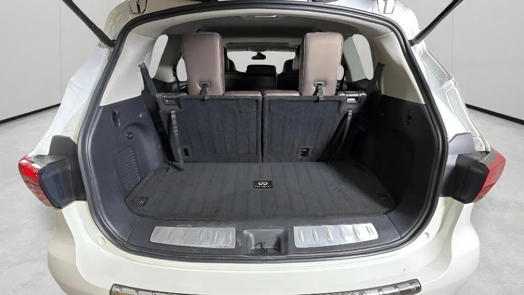 Used 2019 White INFINITI LUXE image 31