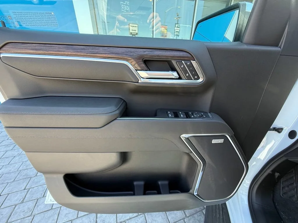 New 2026 Glacier White Tricoat GMC SLT image 29