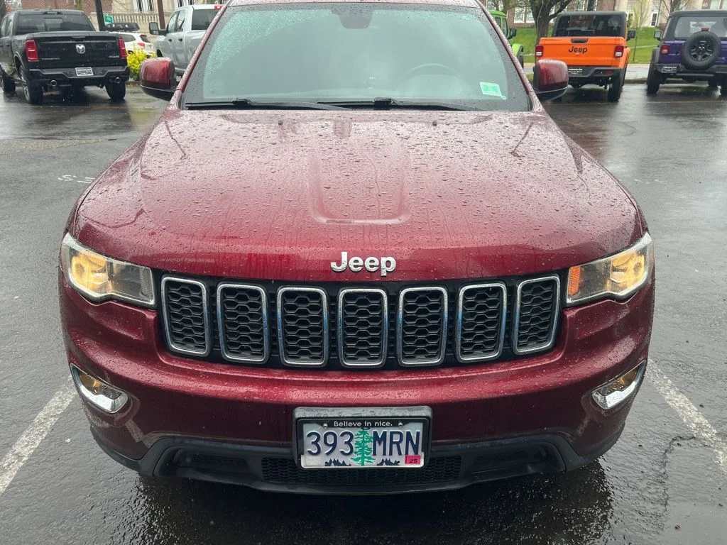 Used 2018 Red Jeep Laredo E image 3