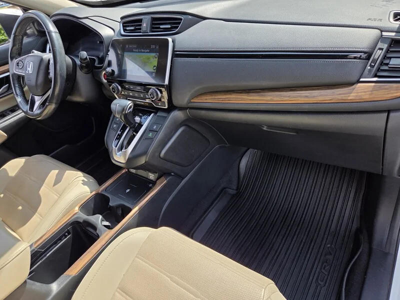 Used 2022 Platinum White Pearl Honda TOURING image 17