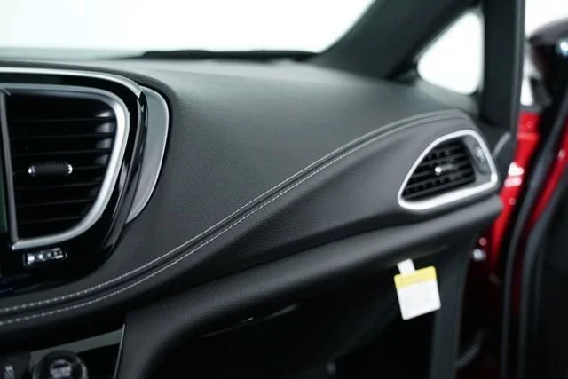 2026 Chrysler Pacifica Limited - Photo 12