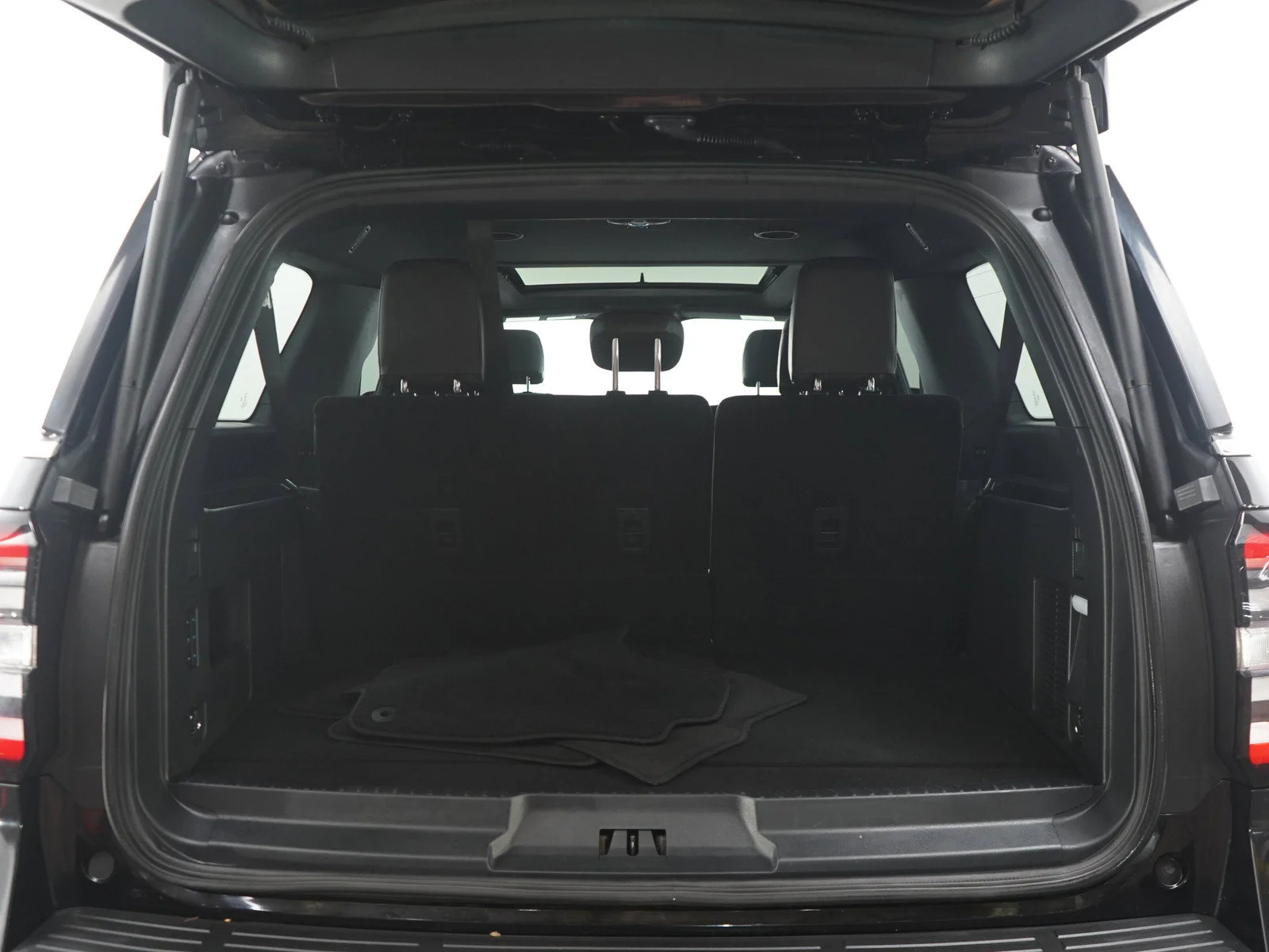 Used 2022 Black Metallic Ford Limited image 17