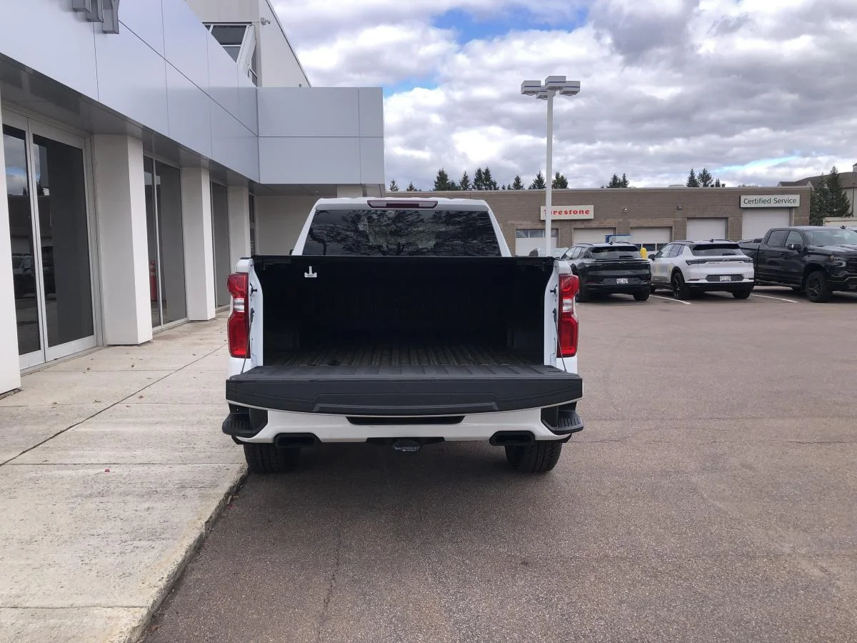 New 2026 White Chevrolet 4WD Crew Cab 147" RST image 7