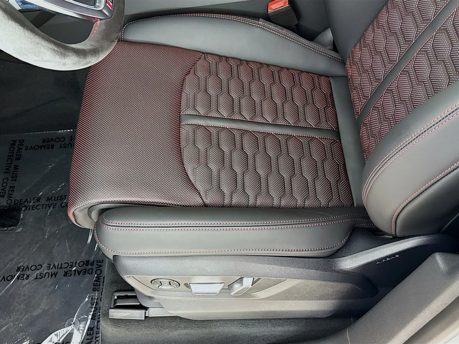 New 2025 White Audi 4.0T image 20