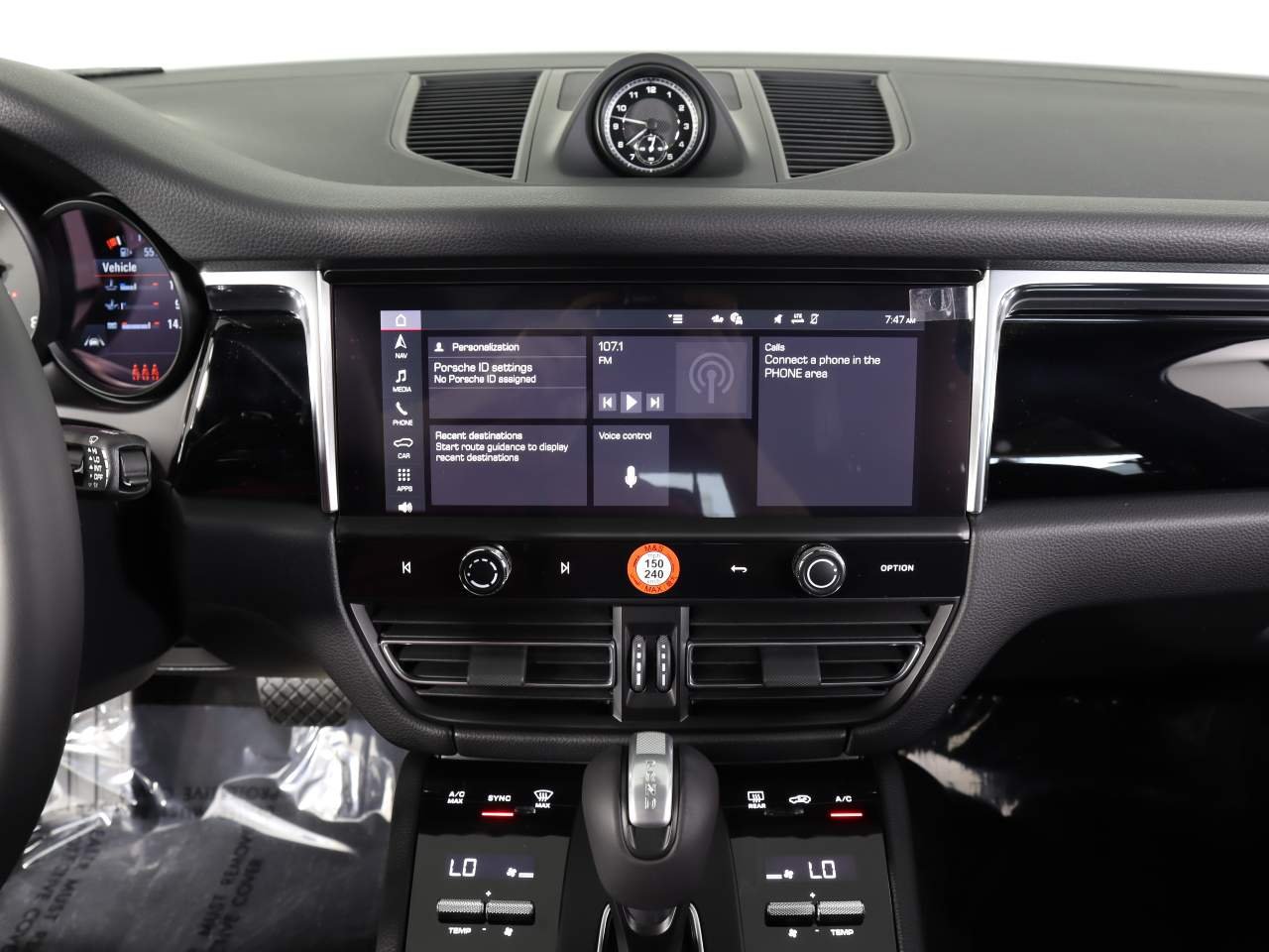 2025 Porsche Macan - Photo 17