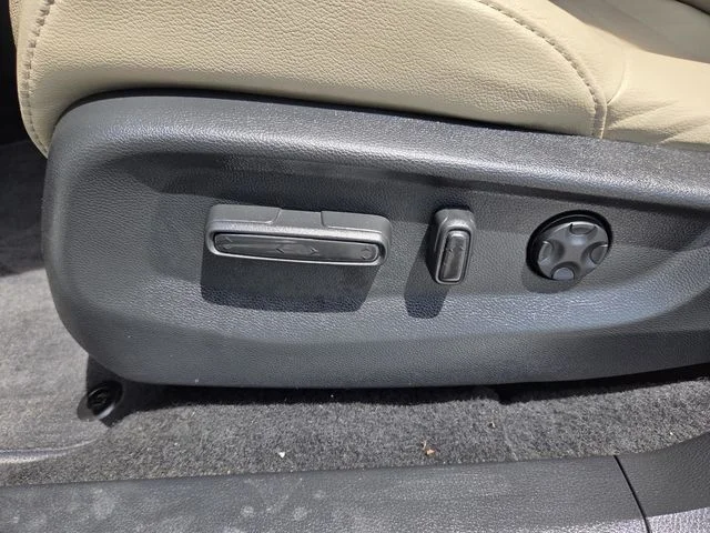 Used 2019  Honda Touring image 25