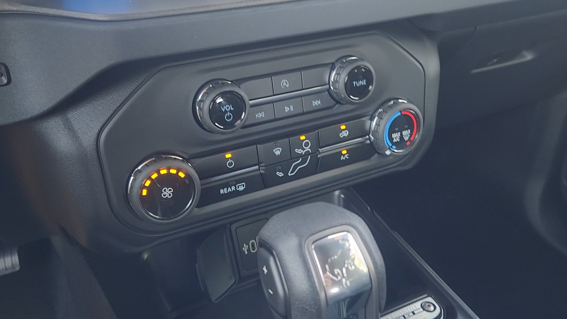 New 2026 Avalanche Gray Ford Base image 24