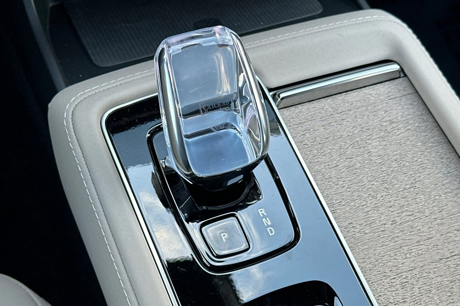 New 2026 Vapour Grey Volvo T8 Plus 7-Seater image 25