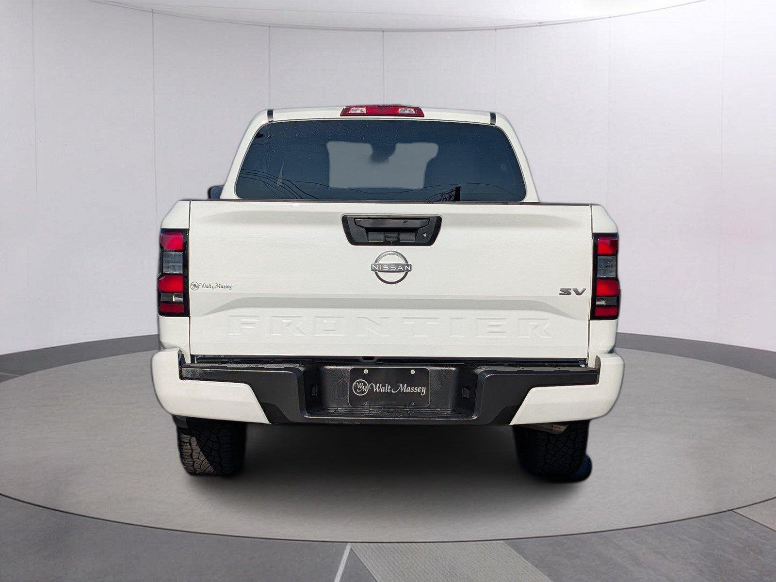 Used 2024 Glacier White Nissan SV image 4