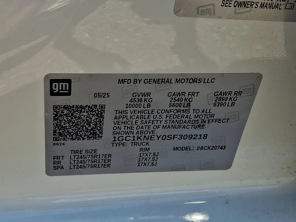 Used 2025 Summit White Chevrolet LT image 61