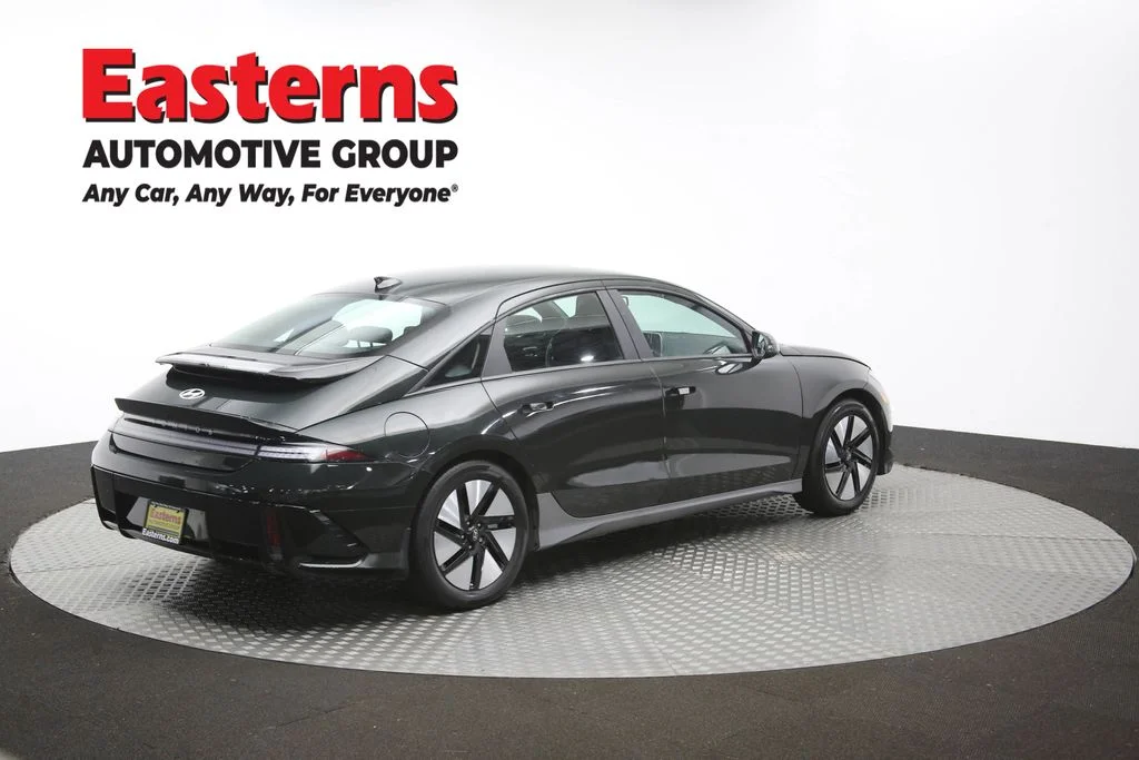 Used 2024 Green Hyundai SE image 41