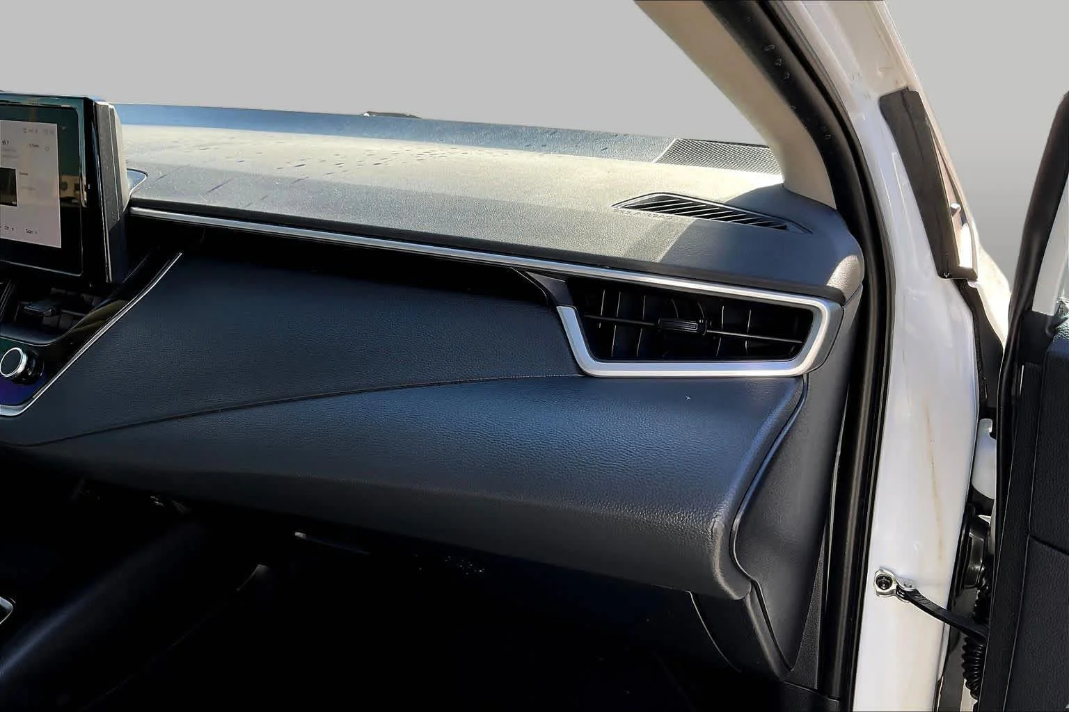 Used 2023 Ice Cap Toyota LE image 18