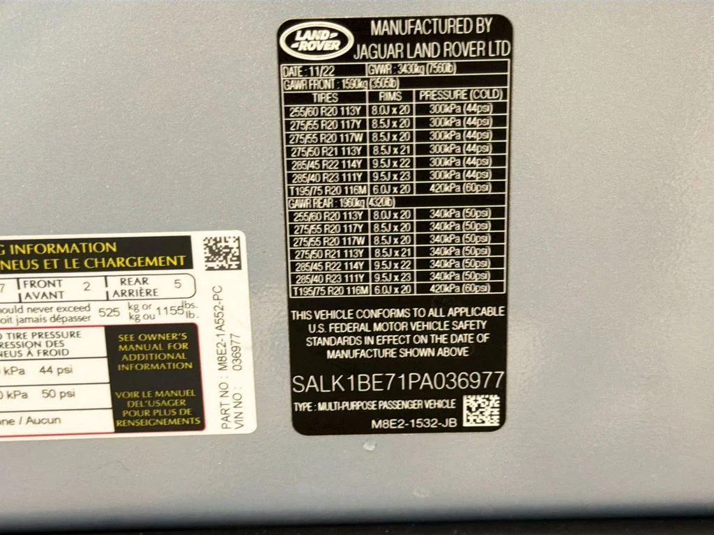 Certified Used 2023 Ionian Silver SV Bespoke Ultra Metallic Satin Land Rover Autobiography image 38