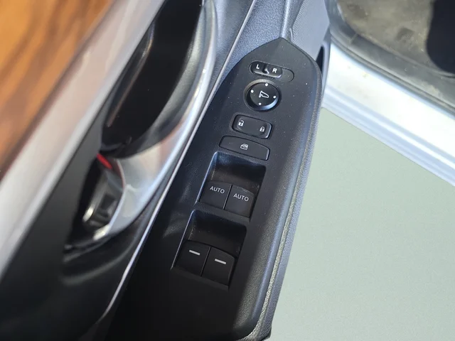 Used 2020  Honda EX image 9