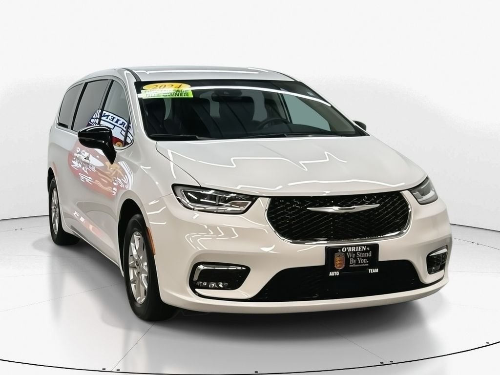 2024 Chrysler Pacifica Touring L's photo