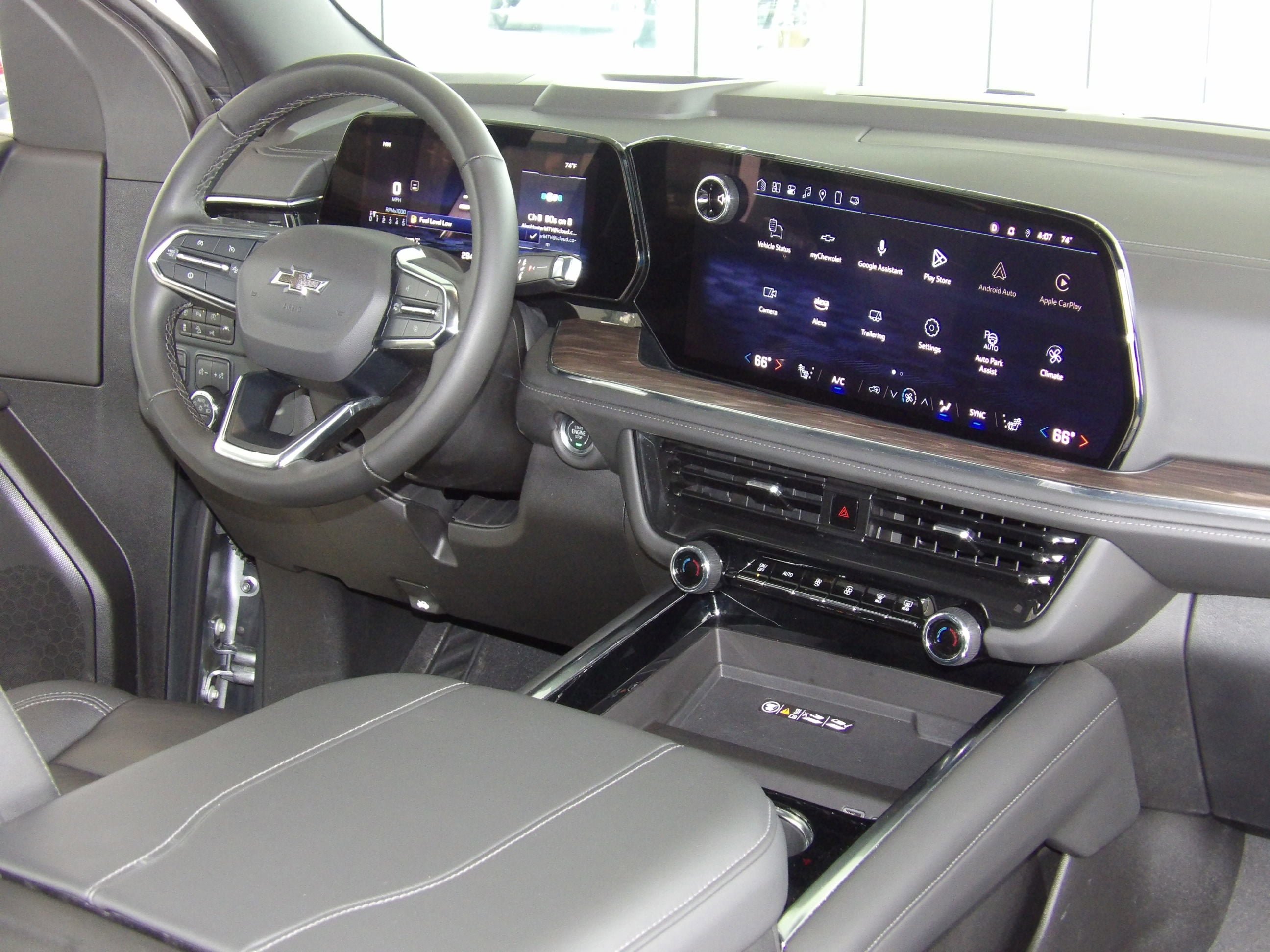 2025 Chevrolet Suburban Z71 - Photo 28