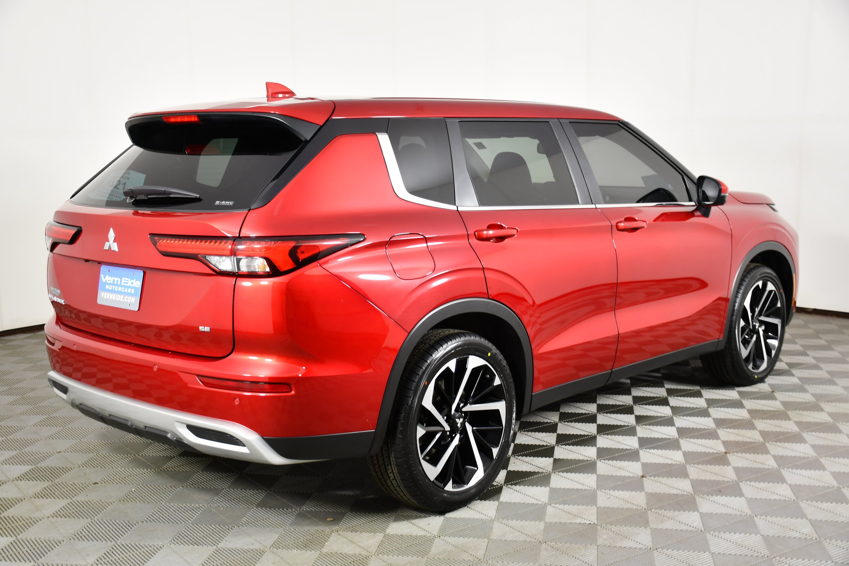 Used 2024 Red Diamond Mitsubishi SE image 6