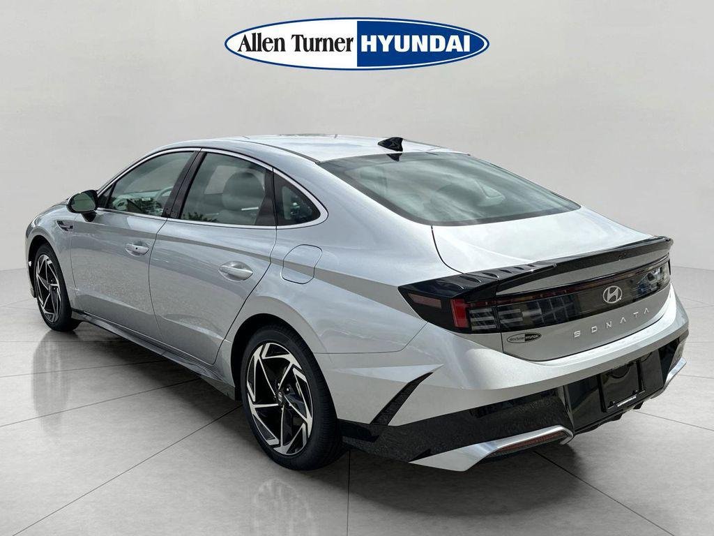 New 2026 Aero Silver Hyundai SEL Sport image 5