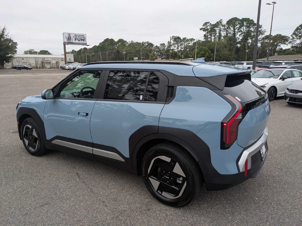 New 2027 Frost Blue Kia Wind image 6