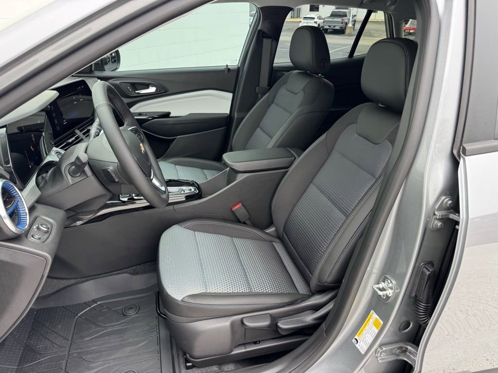 2025 Chevrolet Trax LT - Photo 16