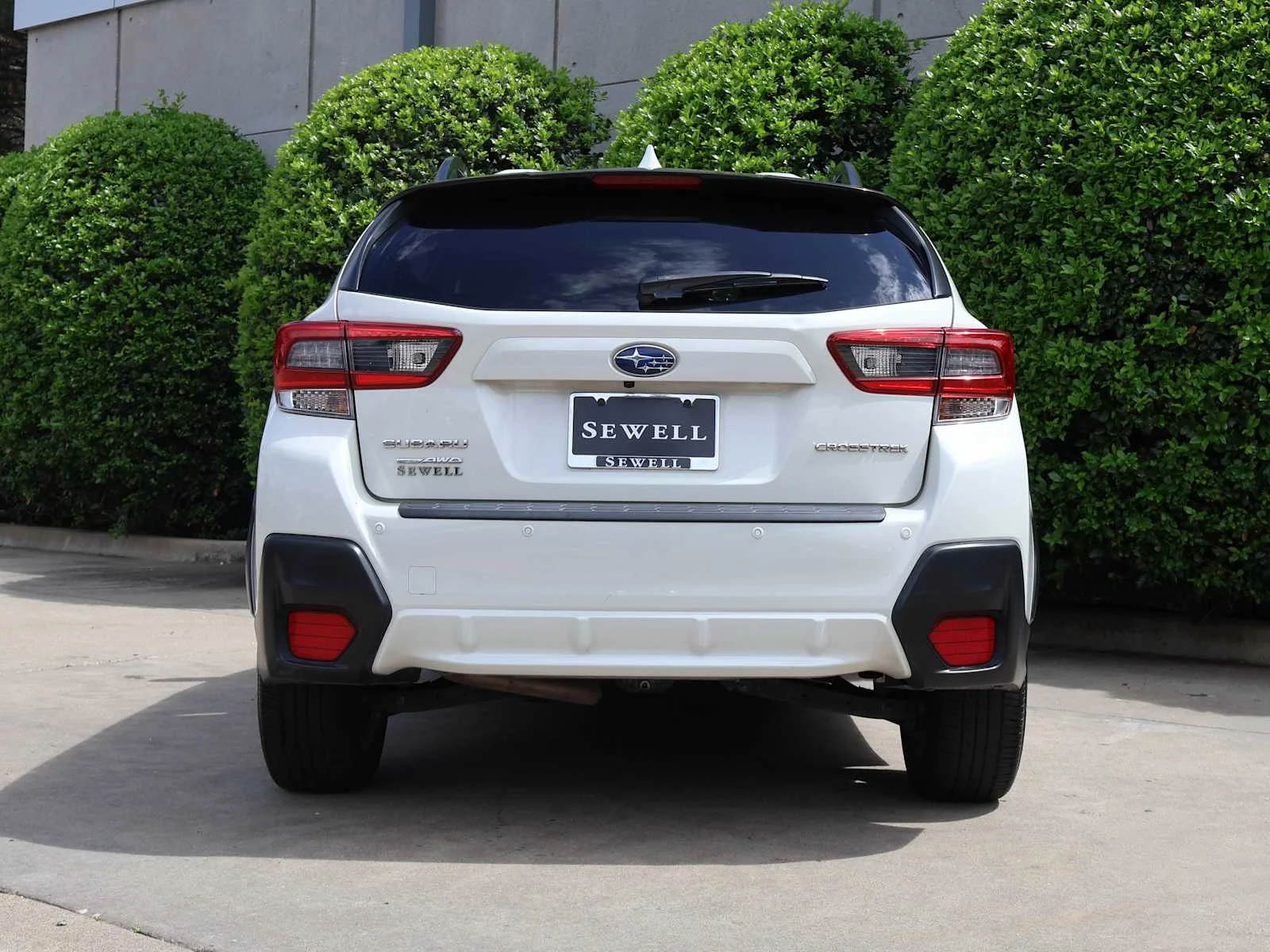 Used 2021 Crystal White Pearl Subaru Limited image 9
