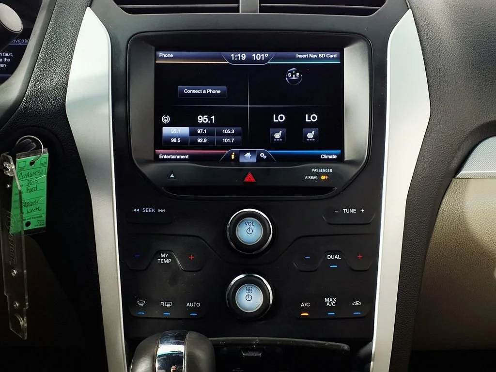 Used 2015 White Platinum Ford XLT image 22