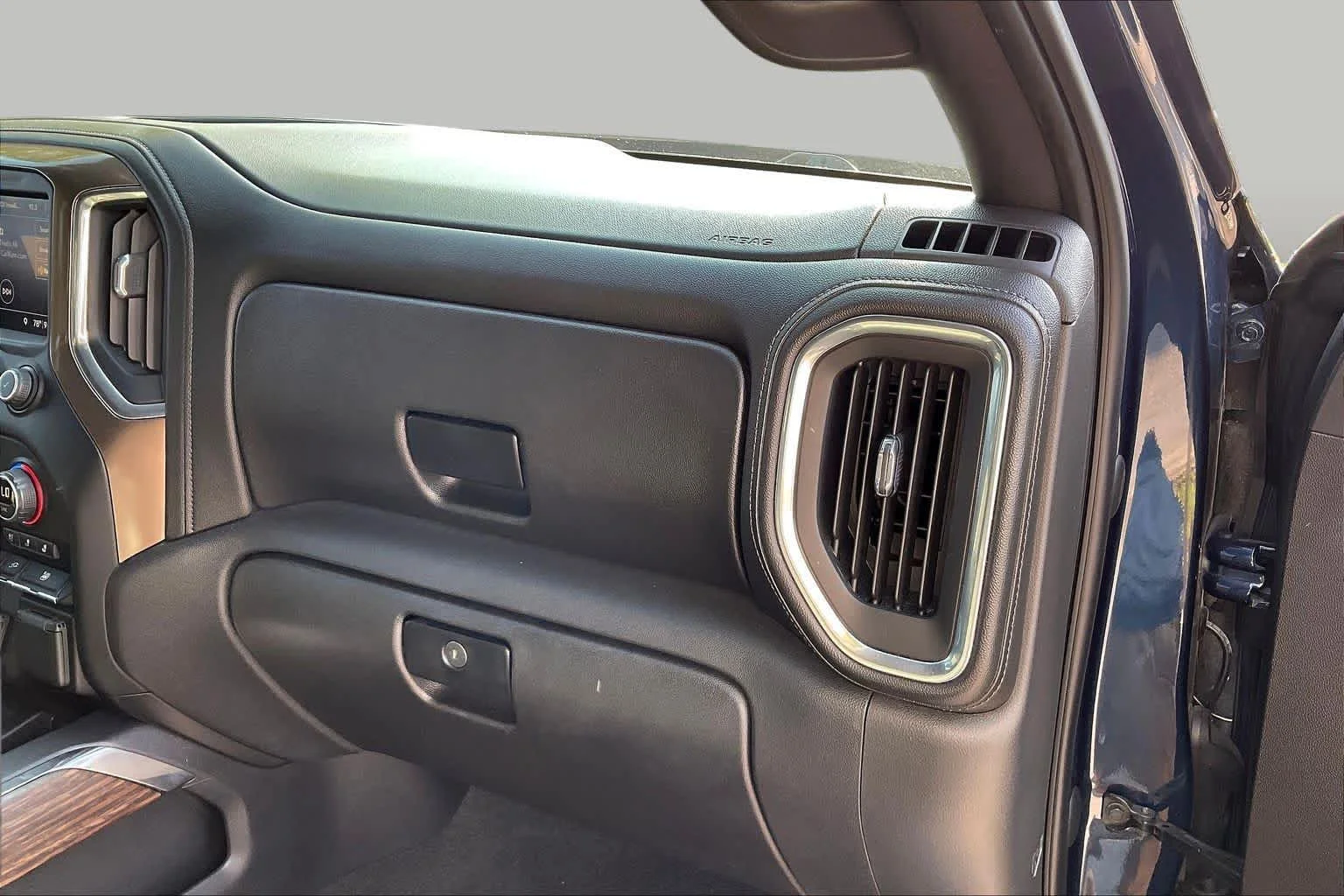 Used 2019 Northsky Blue Metallic Chevrolet High Country image 18