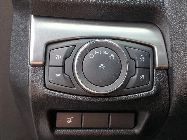 Used 2019 Gray Ford XLT image 25