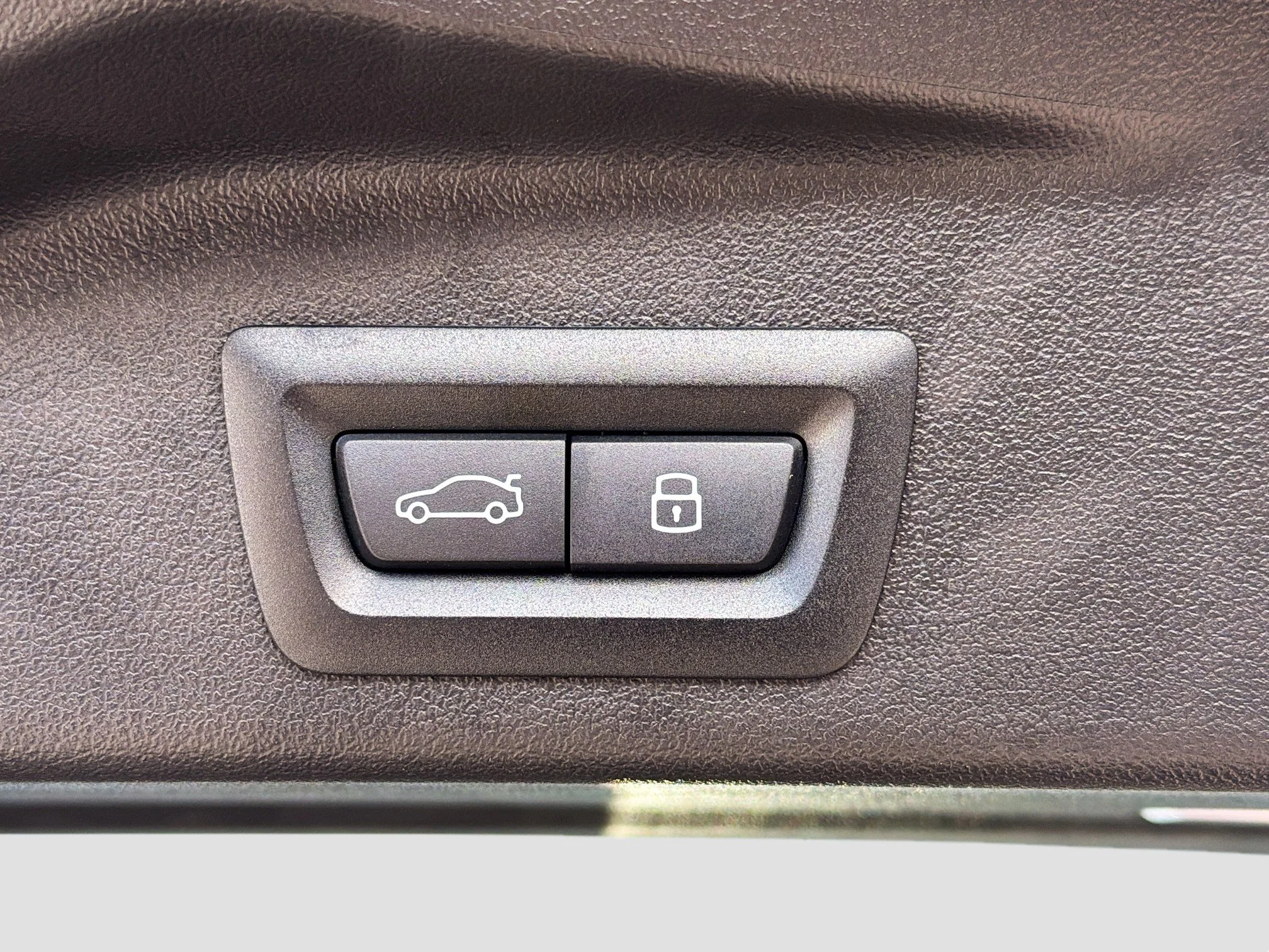 New 2026 Skyscraper Grey Metallic BMW sDrive40i image 13