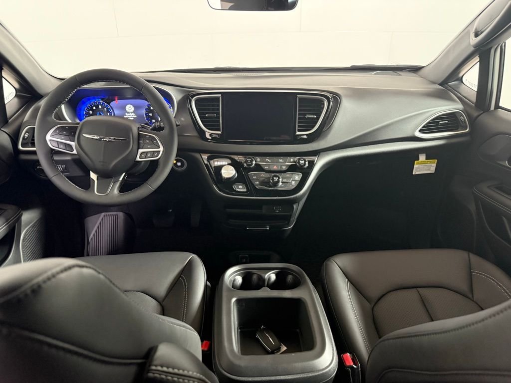 2026 Chrysler Voyager LX - Photo 17