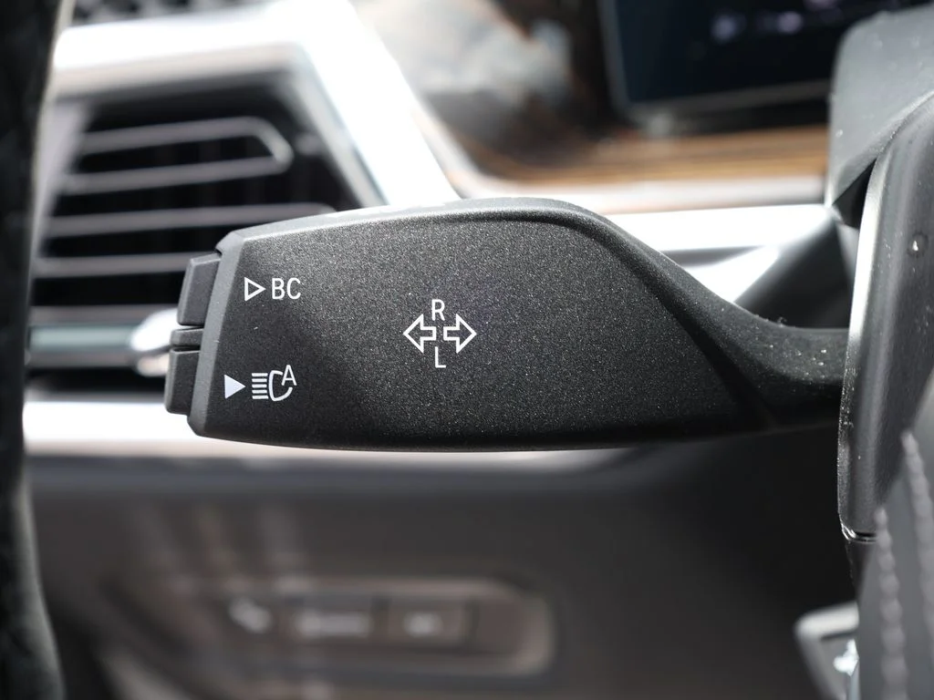 Used 2026 White BMW sDrive40i image 41