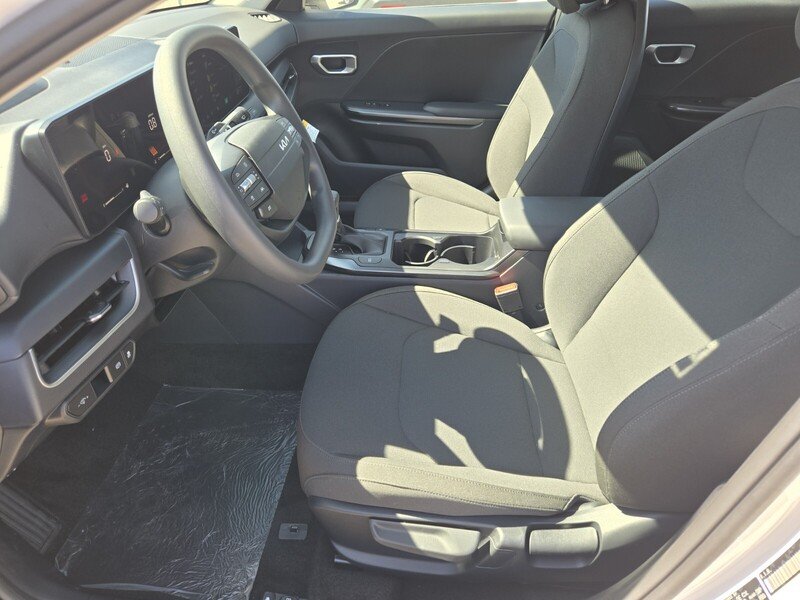 New 2026 Snow White Pearl Kia LXS image 7