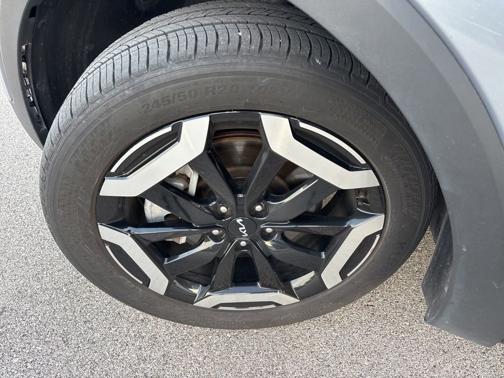 Used 2025 Silver Kia S image 57