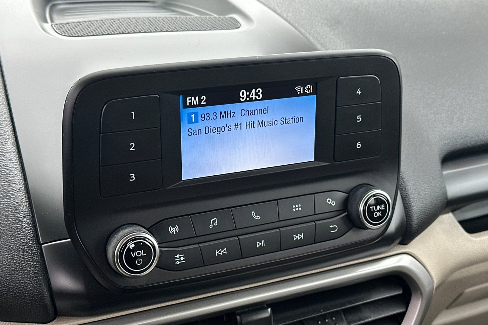 Used 2018 Gray Ford S image 24