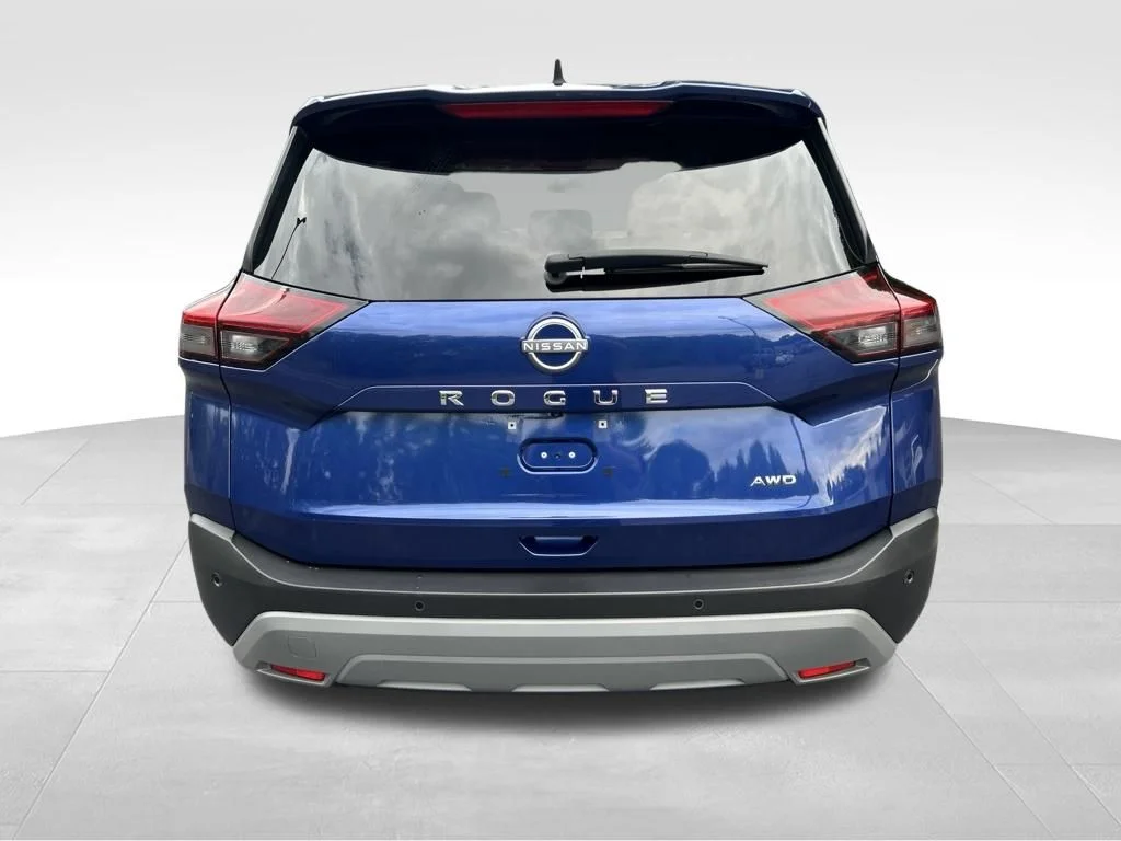 Used 2022 Blue Nissan S image 4