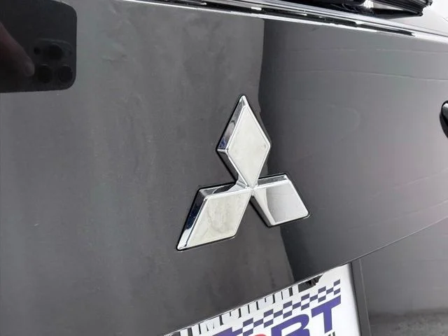New 2026 Black Mitsubishi SE image 11