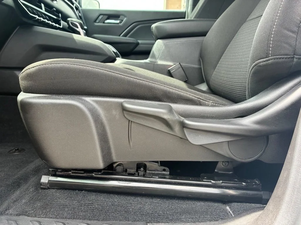 Used 2024 Summit White GMC Elevation image 27