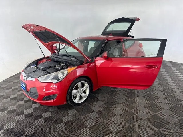 Used 2014 Red Hyundai Base image 12