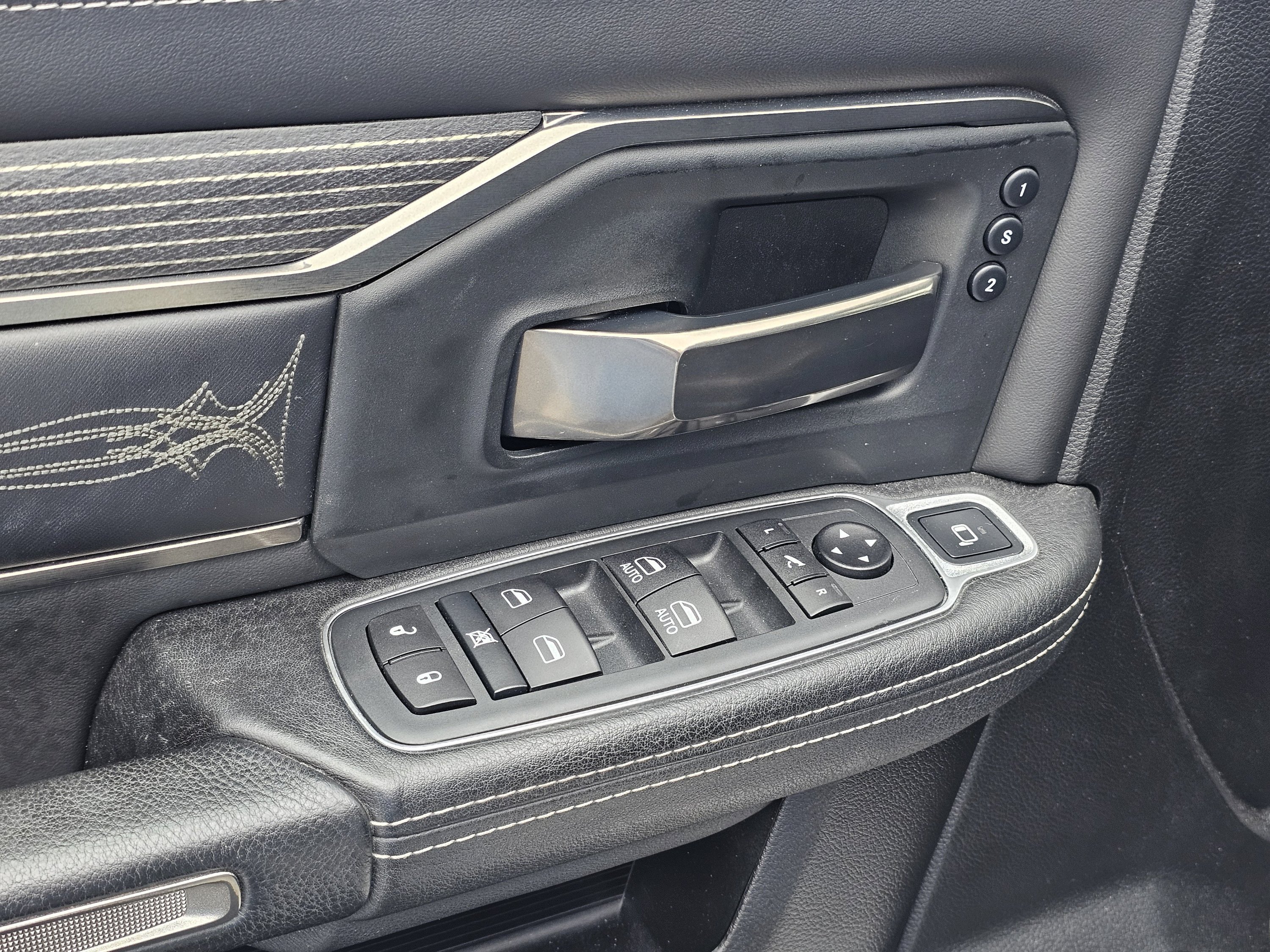 2020 RAM Ram 2500 Pickup Laramie Limited - Photo 17