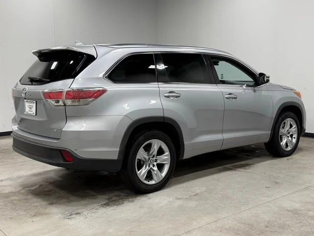 Used 2016 Silver Toyota Limited Platinum V6 image 12