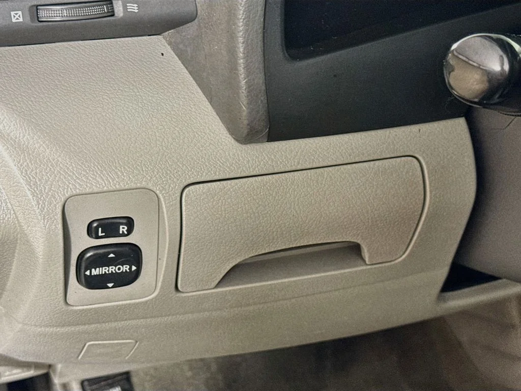 Used 2007 Silver Toyota XLE image 10