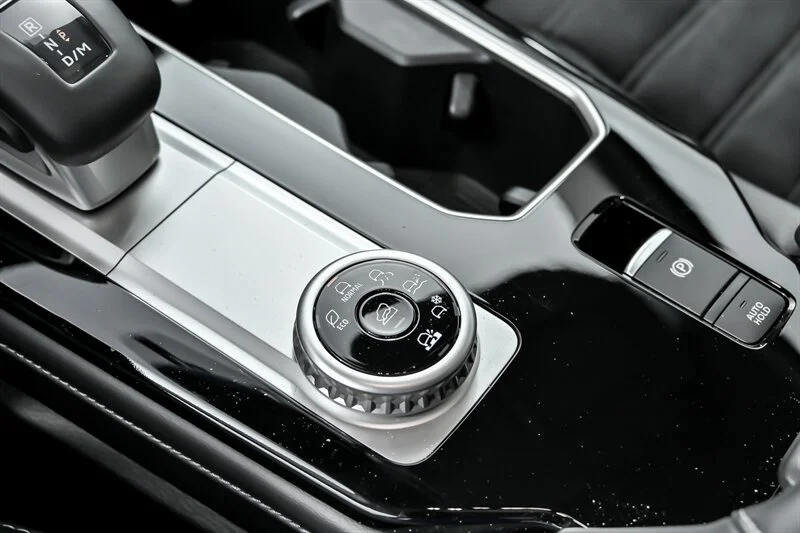 2025 Mitsubishi Outlander SE - Photo 23