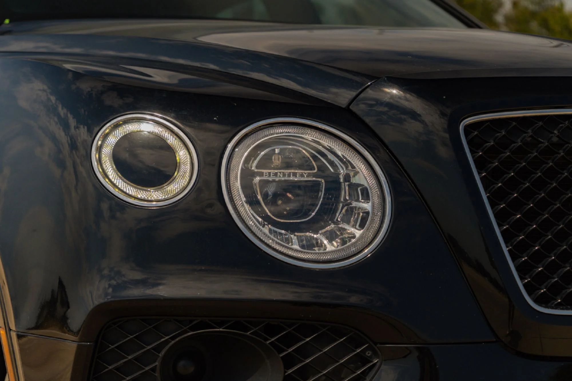 Used 2019 Black Bentley V8 image 3