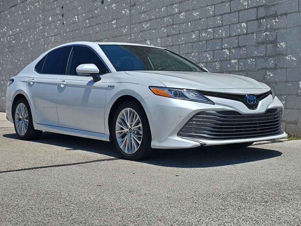 Used 2020 Beige Toyota XLE image 14