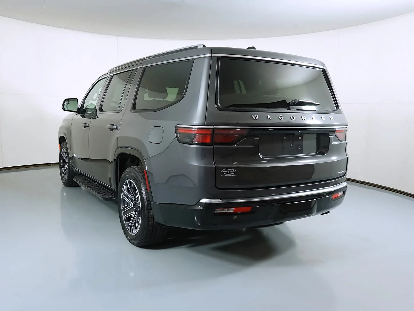 Used 2024 Baltic Gray Metallic Clearcoat Jeep Series II image 3