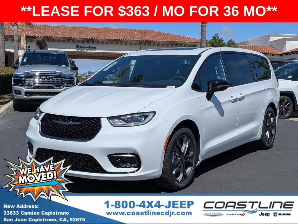 2026 Chrysler Pacifica Select's photo